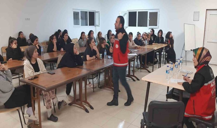 KYK yurdunda kalan öğrencilere yönelik seminer