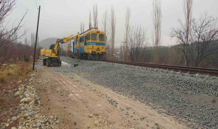 Malatyada raylardan çıkan lokomotif paniğe neden oldu