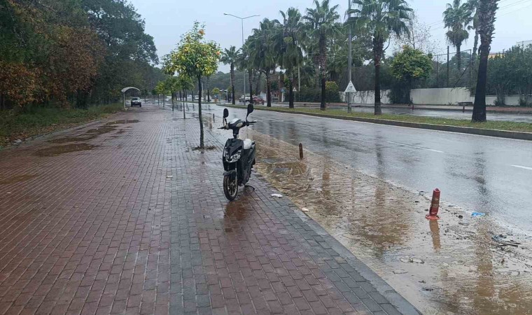 Manavgatta devrilen elektrikli bisikletin sürücüsü yaralandı