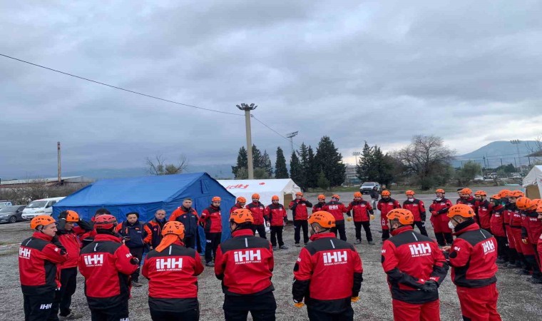 Manisa İHH Arama Kurtarma Ekibi akreditasyon sınavını başarıyla geçti