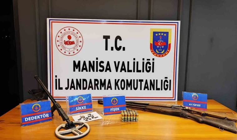 Manisada Doğu Roma dönemine ait 23 sikke ele geçirildi