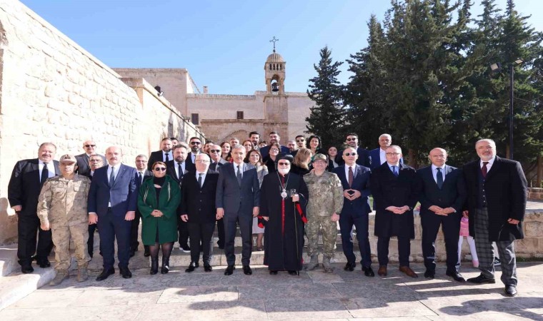 Mardin Valisi Akkoyun, Süryanilerin Doğuş Bayramını kutladı