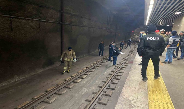 Marmarayda tren aylarına atlayan şahıs hayatını kaybetti