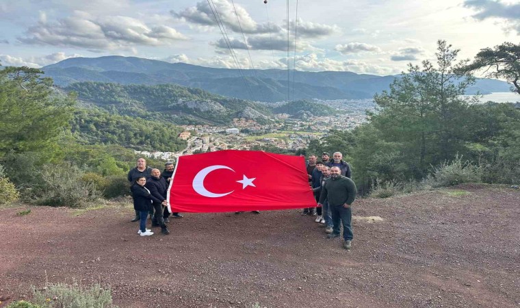 Marmarisin dört mahalle muhtarından Türk bayrağına vefa