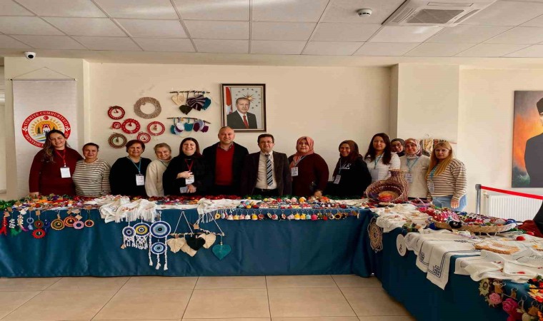 Menteşe Aile Destek Merkezi el sanatları sergisi açıldı