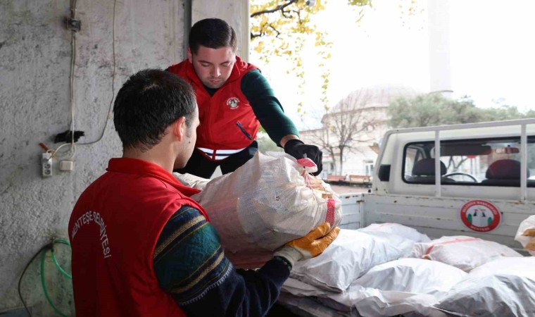 Menteşe Belediyesinden ihtiyaç sahiplerine yakacak yardımı