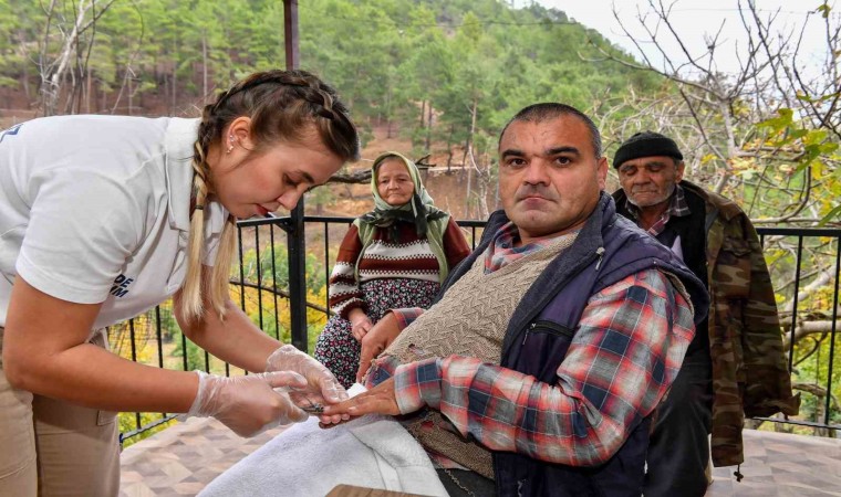 Mersinde yaş almış vatandaşları unutulmuyor