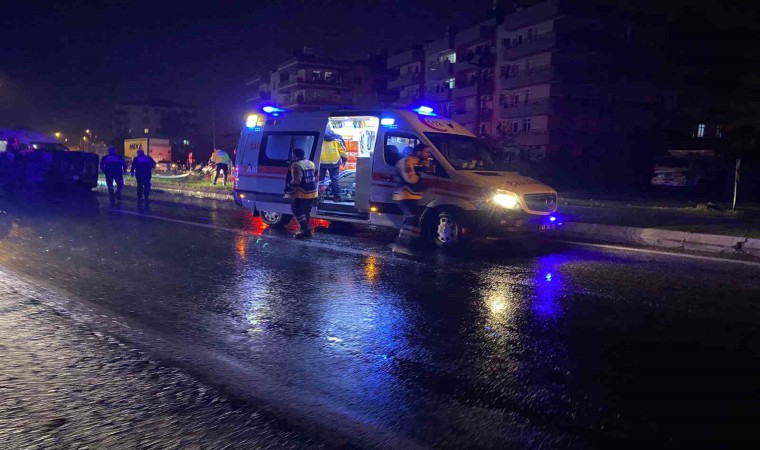 Milasta direğe çarpan otomobil takla attı: 2 yaralı