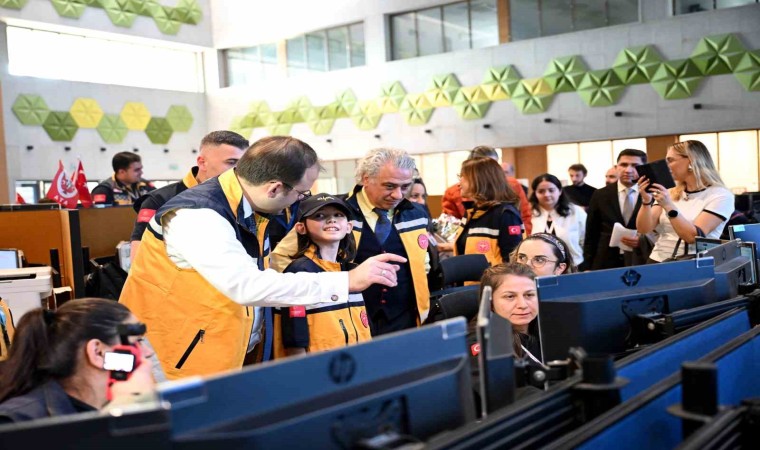 Minik Atlasın “112” hayali gerçek oldu, İstanbul İl Sağlık Müdürü Doç. Dr. Güner sürücülere ‘empati çağrısı yaptı