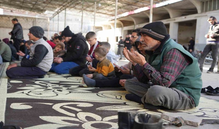 Münbiçte özgürlüğün ilk cumasında şükür duası