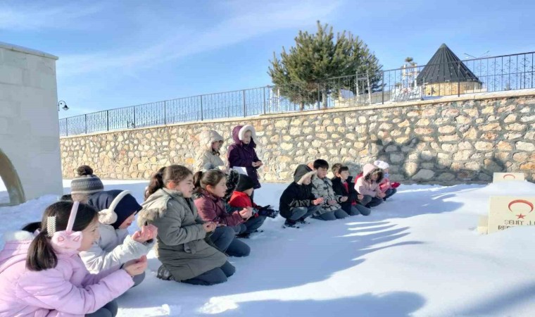 Öğrenciler Bayburtlu şehit Nevzat Kayayı dualarla andılar