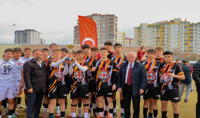 Okul Sporları Futbol Genç A Erkeklerde kupalar sahibini buldu