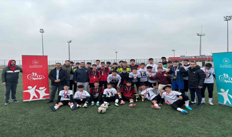 Okul Sporları futbol genç erkekler müsabakaları sona erdi