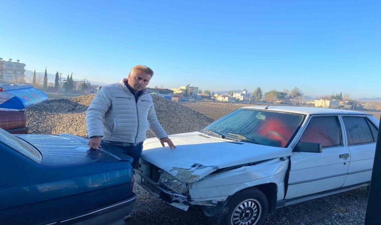 Osmaniyede kontrolden çıkan pikap oto galerideki araçlara çarptı