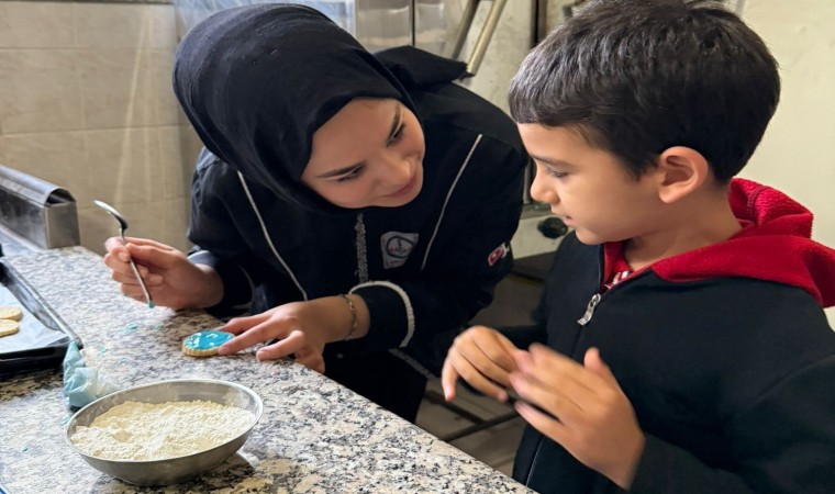 Özel öğrenciler liseli ablalarıyla mutfağa girdi