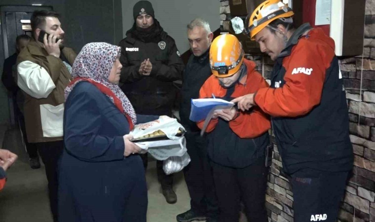 Rizede fırtınadan dolayı sallanan bina tahliye edildi