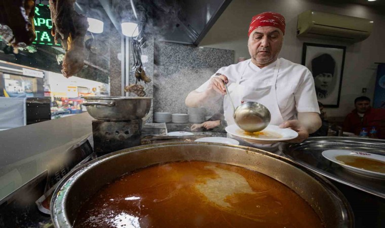 Sadece Güney Doğuda değil İzmirin o ilçesi de güne kebapla başlıyor