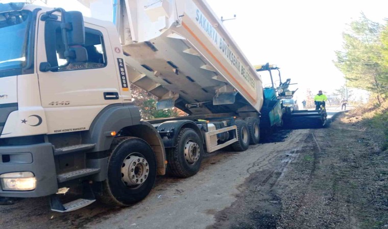 Sakaryada şehrin en uzak noktasına asfalt atağı