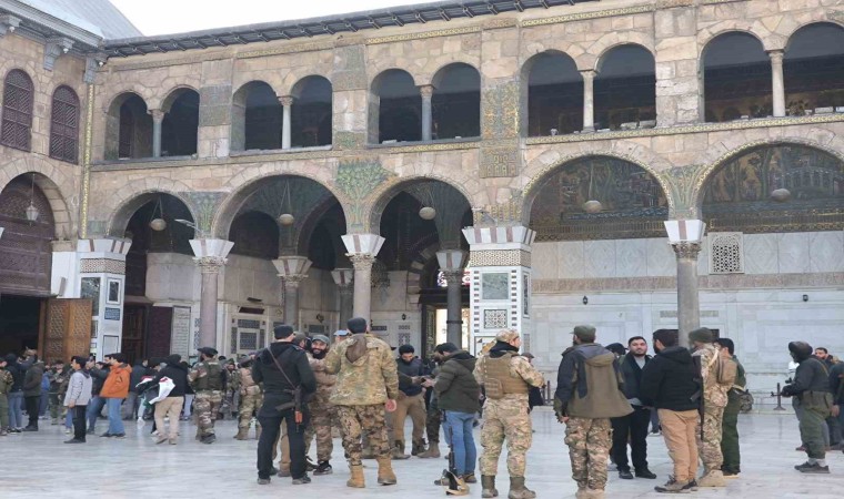 Şamdaki tarihi Emevi Camii görüntülendi: Suriyeliler camiye akın etti