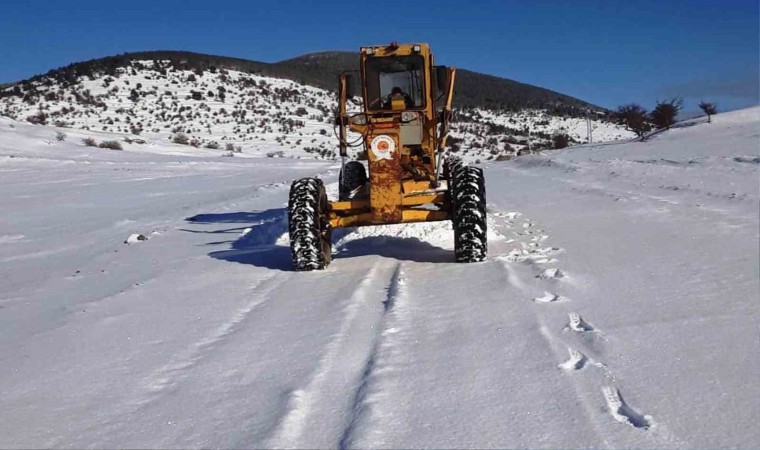 Samsunda karla mücadele: 80 mahalle yolu ulaşıma açıldı