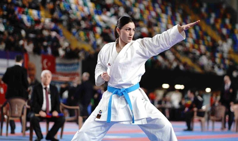 Samsunlu Sinem, Boğaziçi Karate Şampiyonasında şampiyon oldu