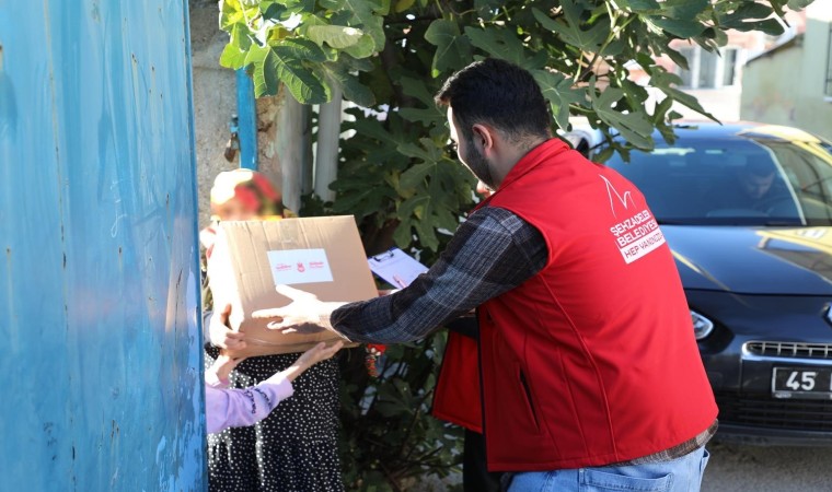 Şehzadeler Belediyesinden ihtiyaç sahiplerine gıda yardımı