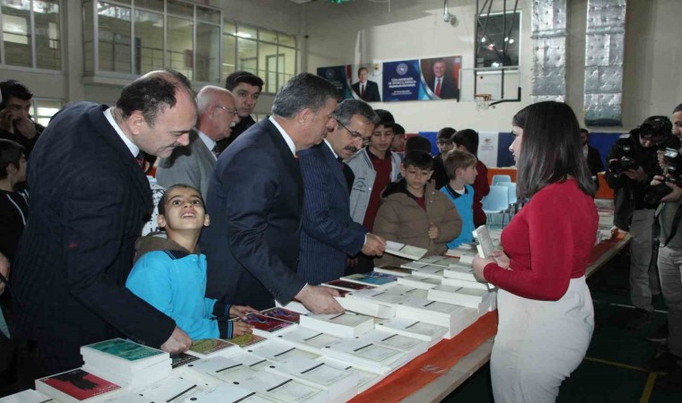 Şırnakta kitap fuarı düzenlendi