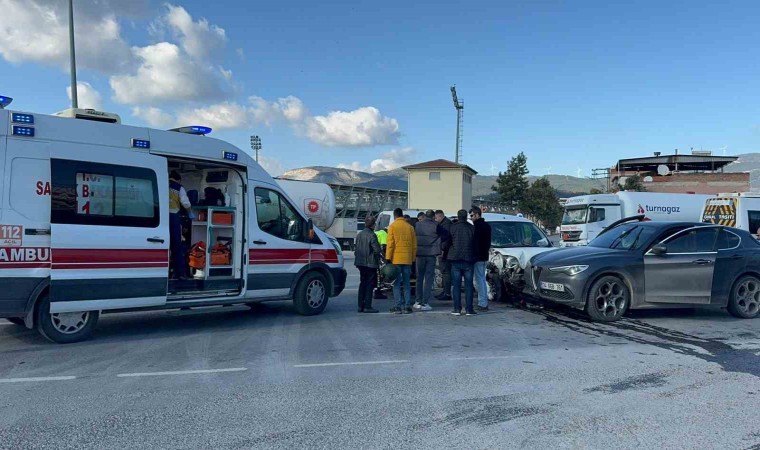 Sökede trafik kazası: 3 yaralı