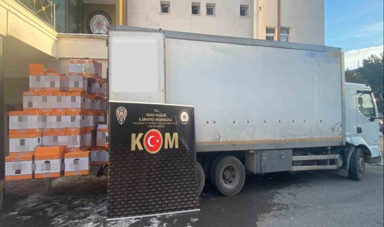 Tek kamyonda yapılan aramada 5 milyon 940 bin dal boş makaron ele geçirildi