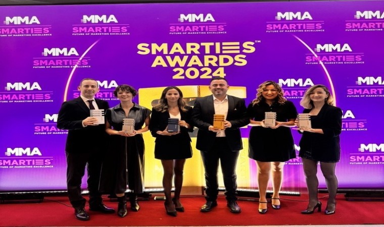 Teknosa Smarties Awards Türkiyede ‘Yılın Markası seçildi