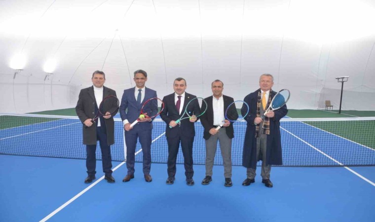 Tenis kortları Çaycumada hizmete girdi