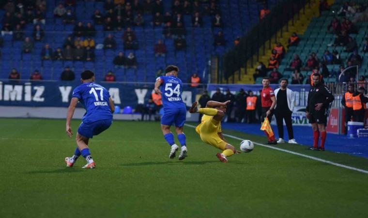 Trendyol Süper Lig: Çaykur Rizespor: 1 - Kayerispor: 0 (İlk yarı)