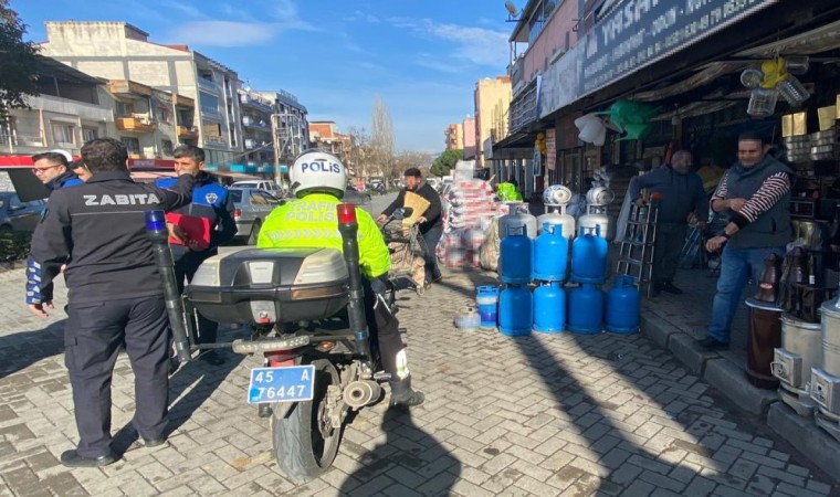 Turgutluda zabıta ve emniyetten kaldırım işgali denetimi