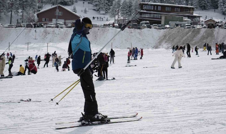 Uludağda sezon açıldı, kayak ücretleri belli oldu