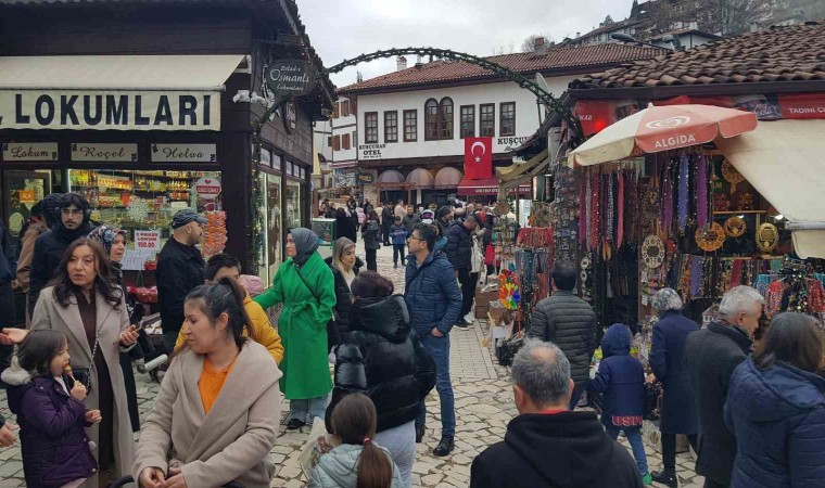 UNESCO kenti Safranbolu yılbaşı panayırıyla hareketlendi