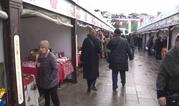 Üsküdarda kadın el emeği ürünler yılbaşı pazarında satışa çıktı