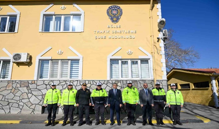 Vali Aktaş, çevik kuvvet ve bölge trafik ekiplerini ziyaret etti