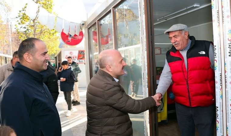 Vali Varoldan geçici işyerlerine taşınan esnafa ziyaret