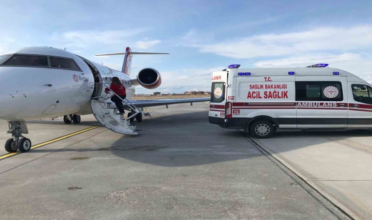 Vanda 3 yenidoğan hasta ambulans uçakla sevk edildi