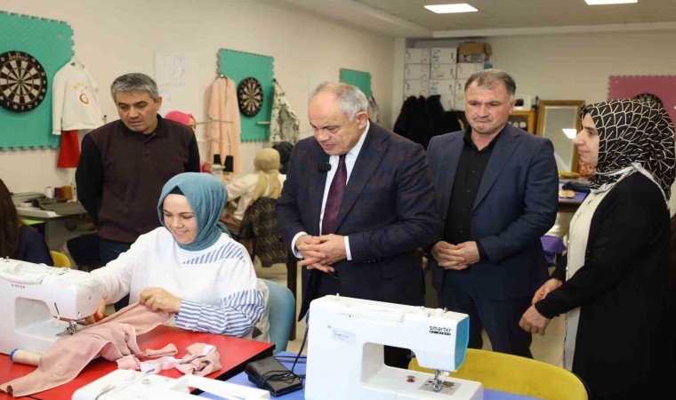 Yahyalıda tekstil fabrikası için istihdam garantili kurs açıldı