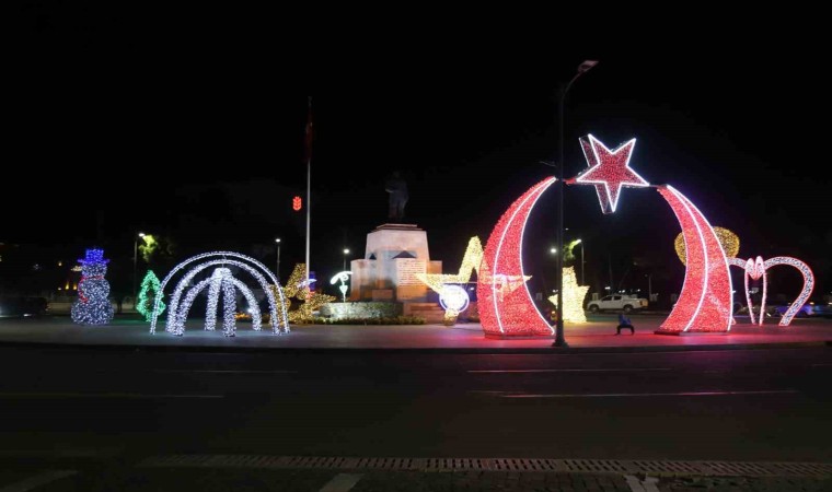 Yeni yıl süslemeleriyle Muğla ışıl ışıl