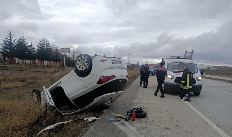 Yozgatta Hyundai marka araç ters döndü: 2 yaralı