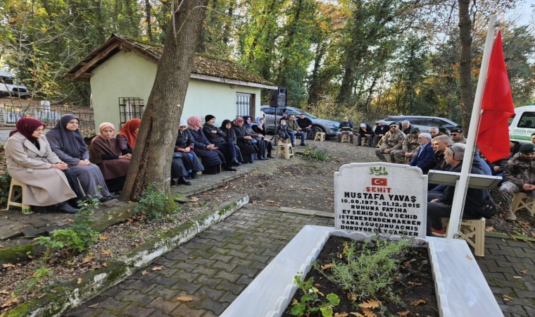 Yüksekova şehidi Gölcükte kabri başında dualarla anıldı