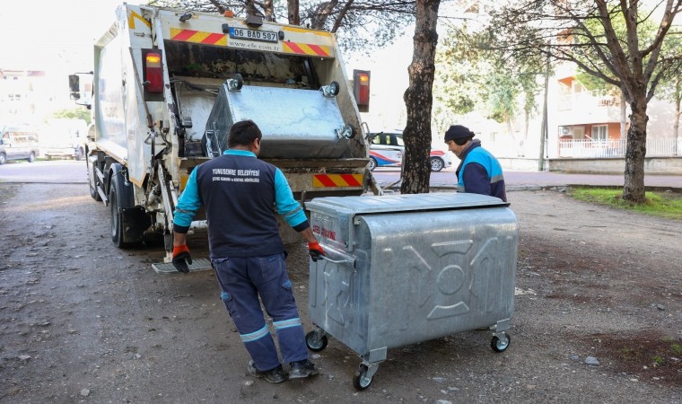 Yunusemrede çöp konteynerleri yenileniyor