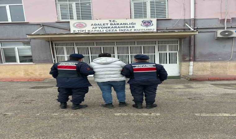 4 yıl 2 ay hapis cezasıyla aranan şahsı jandarma yakaladı