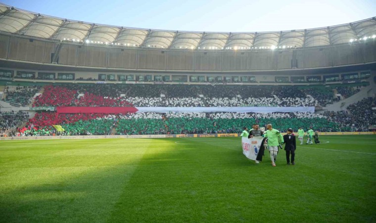 41 bin Bursaspor taraftarından Filistine bayraklı destek