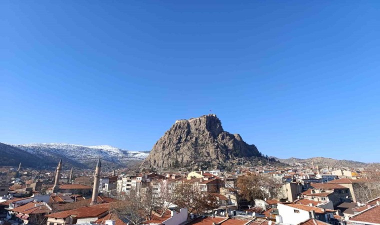 Afyonkarahisar yılın ilk gününe güneşli ve açık bir hava ile başladı