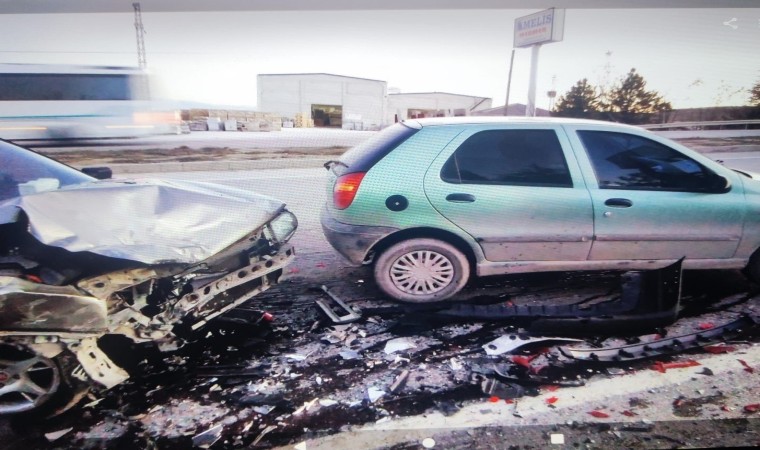 Afyonkarahisarda zincirlerime trafik kazası 8 yaralı