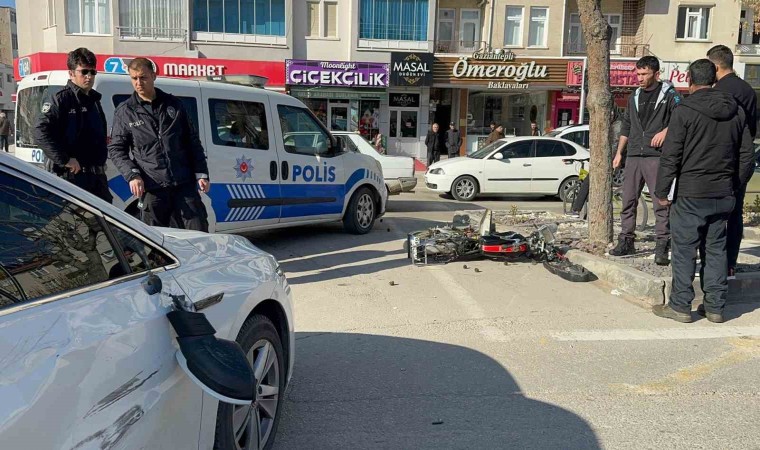 Aksarayda otomobil ile motosiklet çarpıştı: 1 yaralı