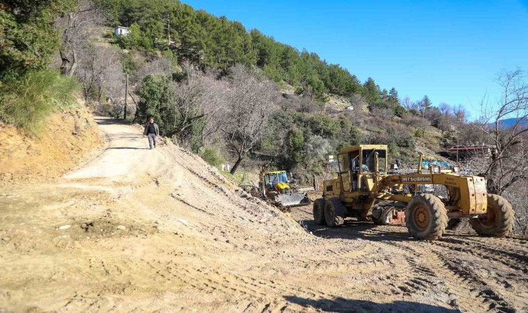 Alanyada kırsal mahallelerin yol hasreti sona eriyor